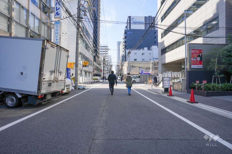 敷地南側の前面道路（東側から）