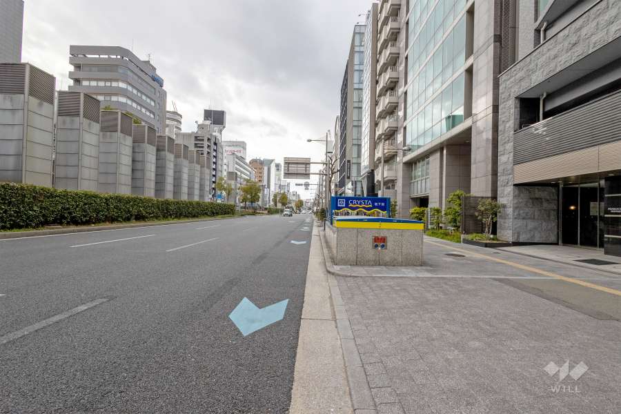 敷地南側の前面道路（東側から）