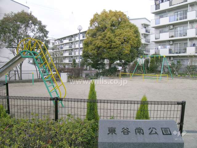 隣接する公園