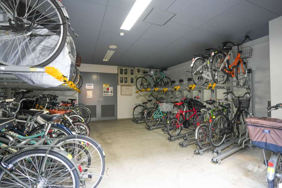 屋内に設けられた駐輪場