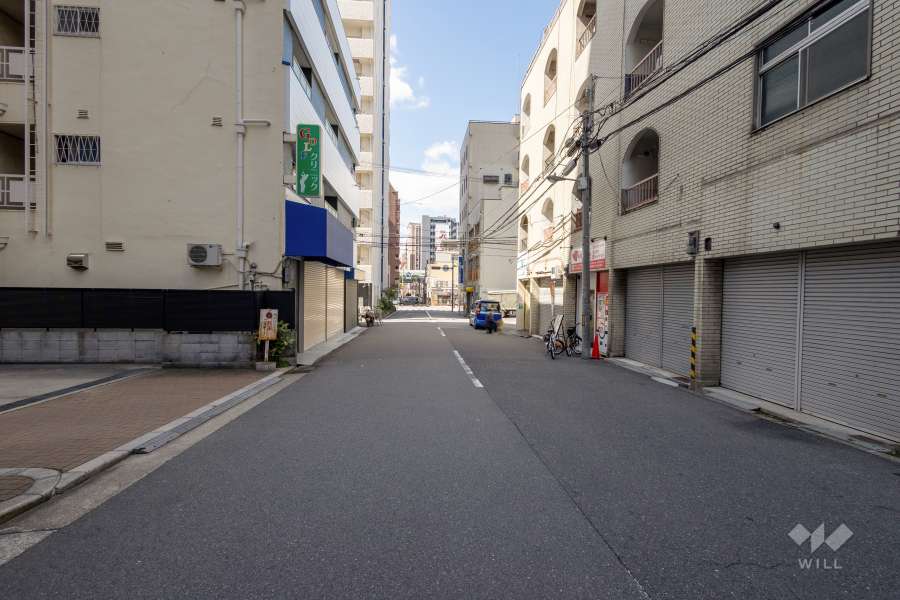 敷地北側の前面道路（東側から）