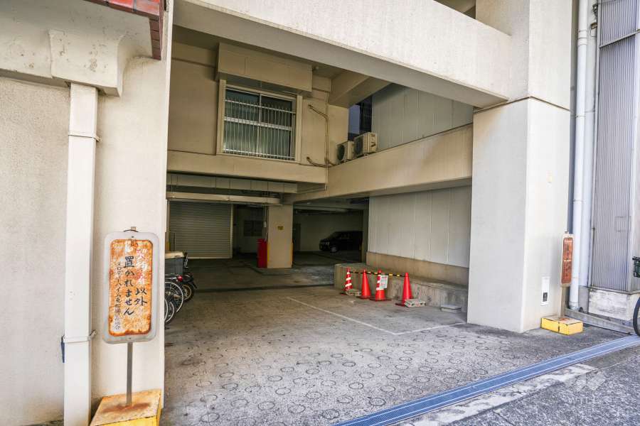 駐車場の出入り口・敷地内駐車場（屋内平面式）