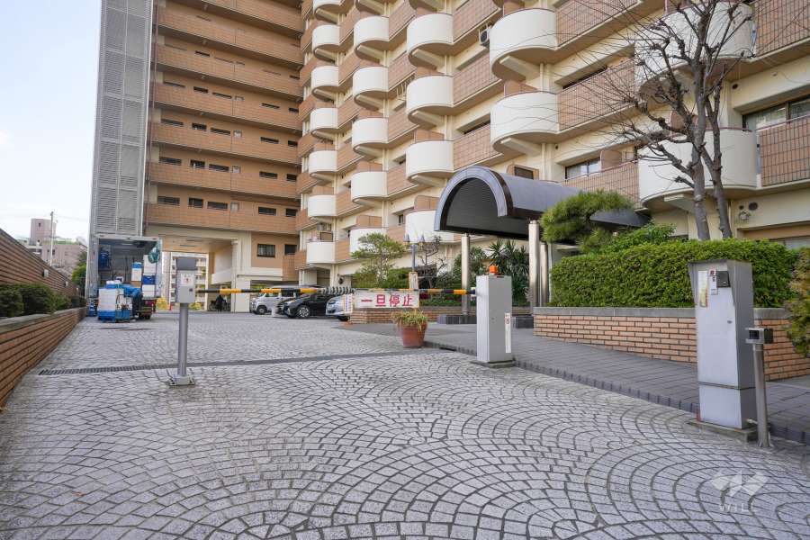 駐車場の出入り口（ロボットゲート付き）