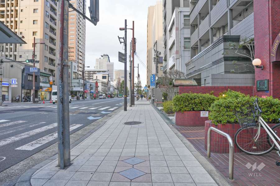 敷地西側は上町筋に面しています。