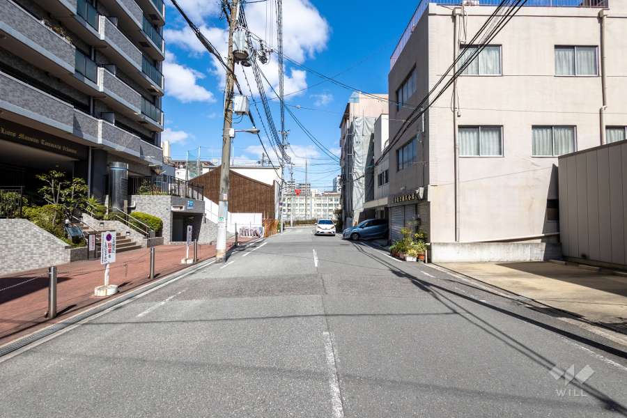 敷地の東側前面道路（南側から）