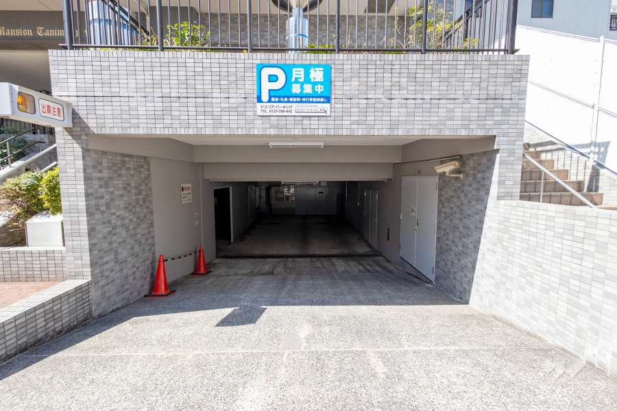 駐車場の出入り口　