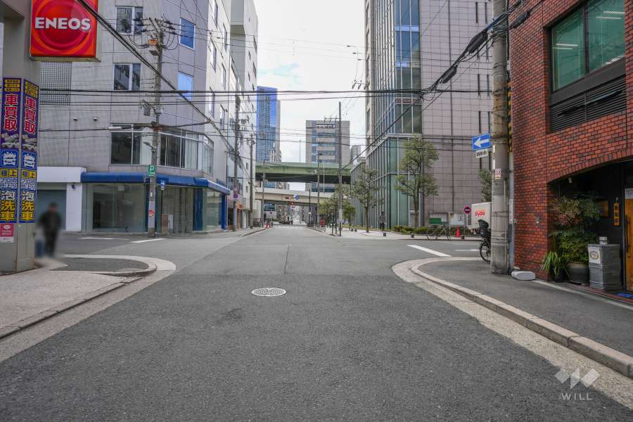 敷地の東側前面道路（北側から）