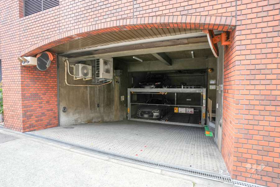 敷地内駐車場（屋内機械式）