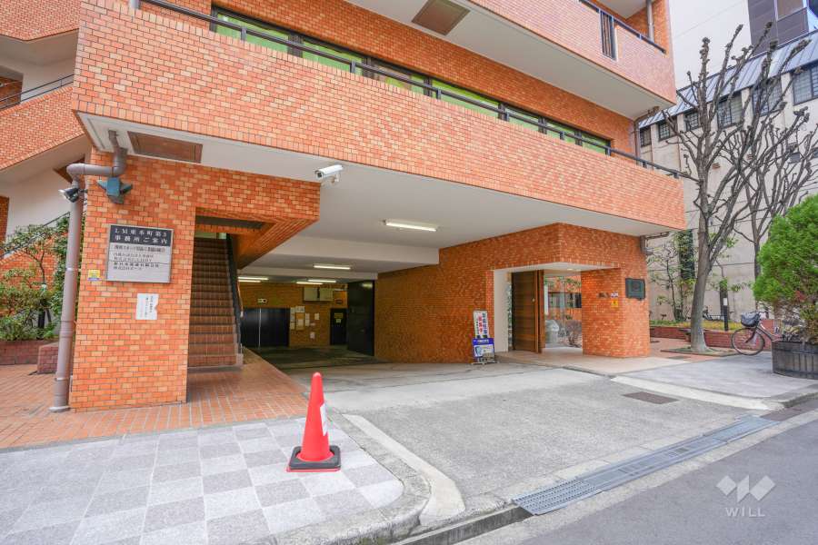 駐車場出入り口