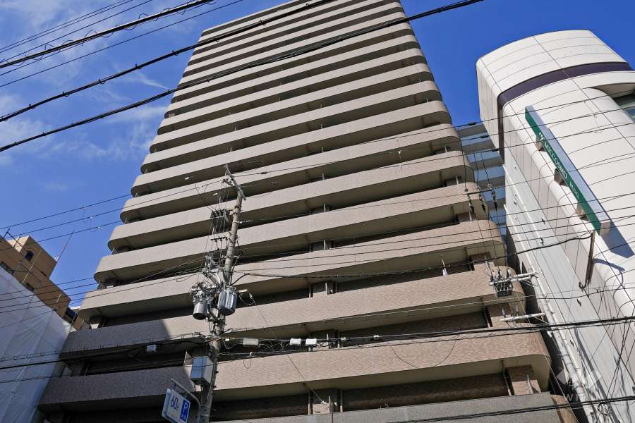 リーガルタワー船場の外観（南東側から）