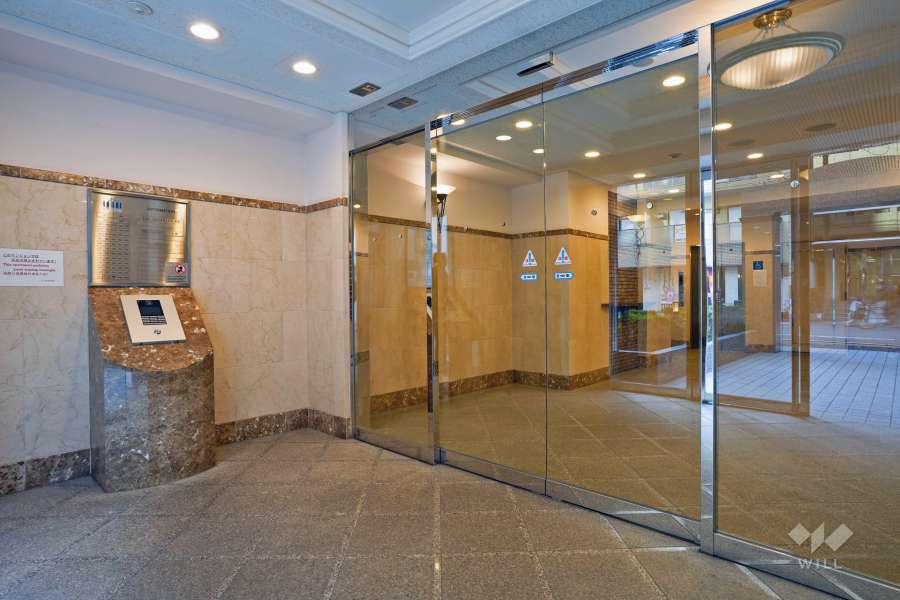 エントランスはオートロック付きです。