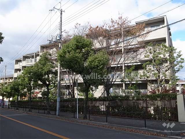 コープ野村ウィンディ北千里の外観（南側から）