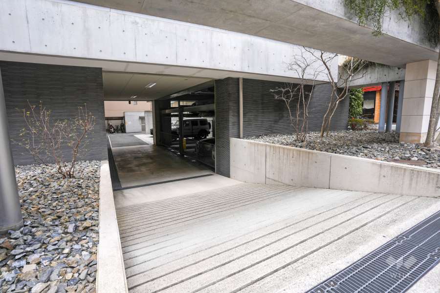 駐車場の出入り口