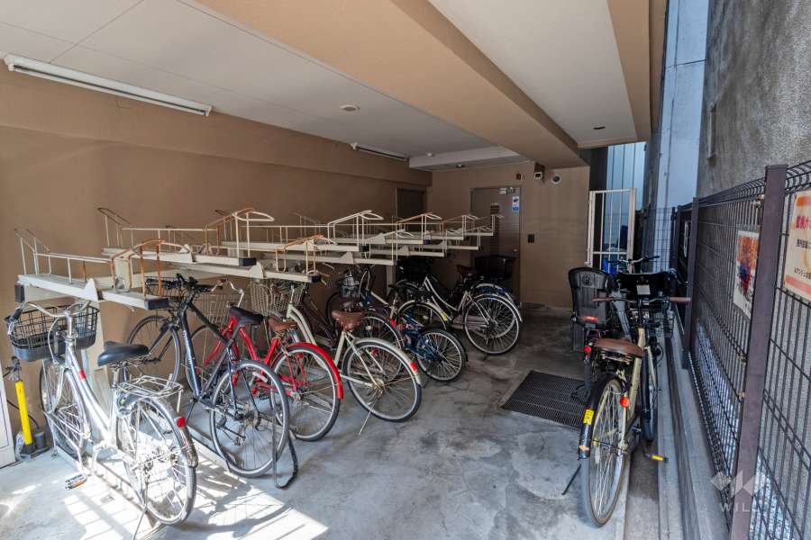 屋内に設けられた駐輪場