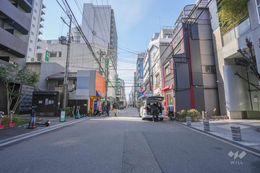 敷地の南側前面道路（東側から）