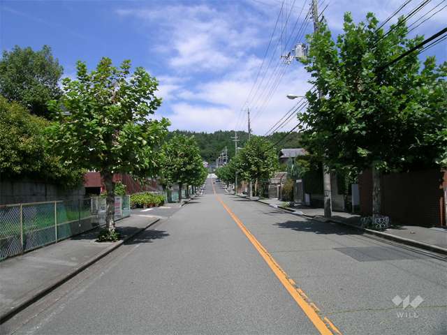 敷地の南側は、一戸建てが建ち並ぶ住宅地です