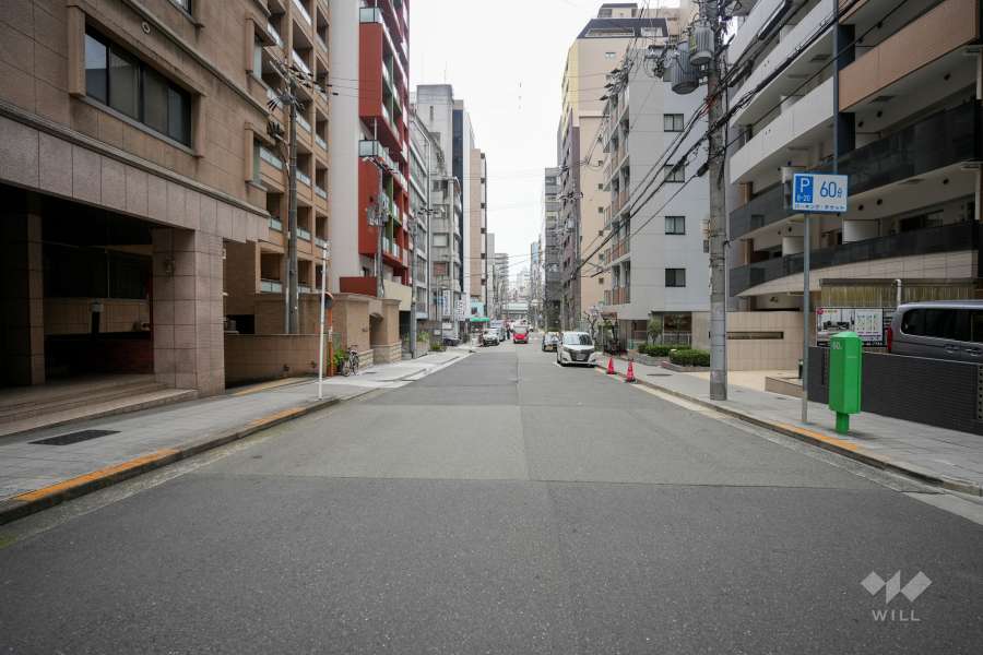 敷地北側の前面道路（東側から）