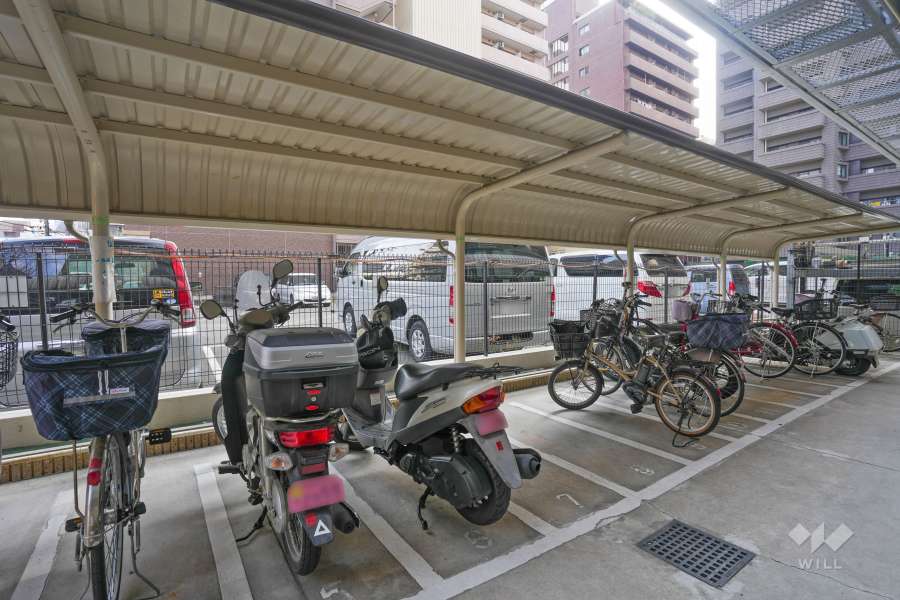 駐輪場とバイク置場
