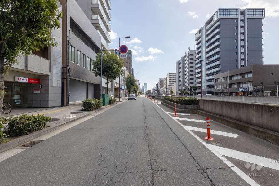 敷地西側の前面道路　