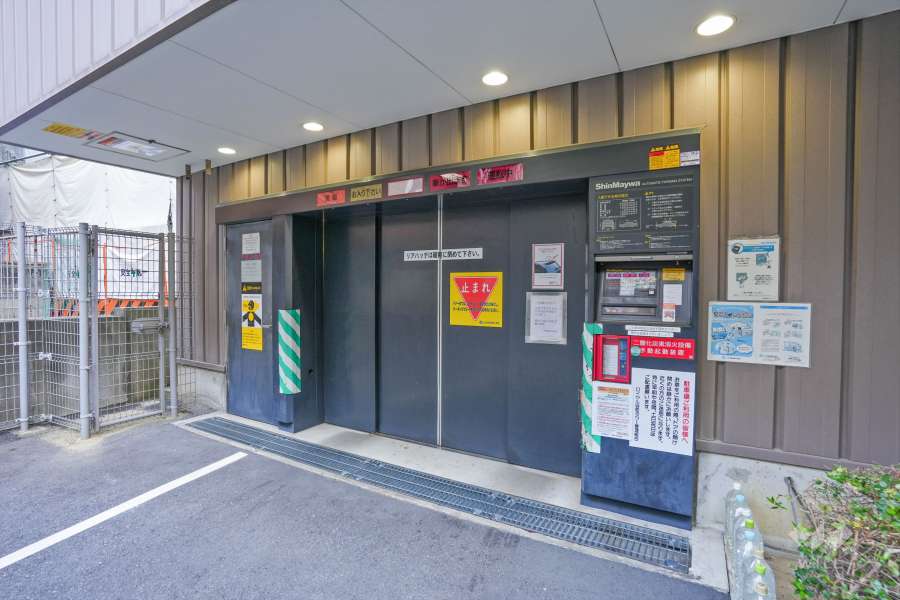 敷地内駐車場（屋内機械式）