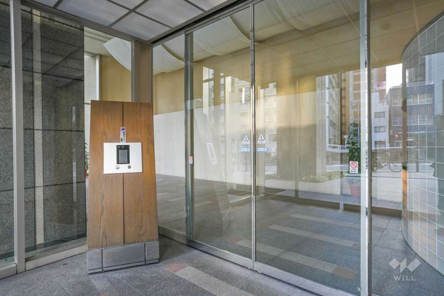 エントランスはオートロック付きです。