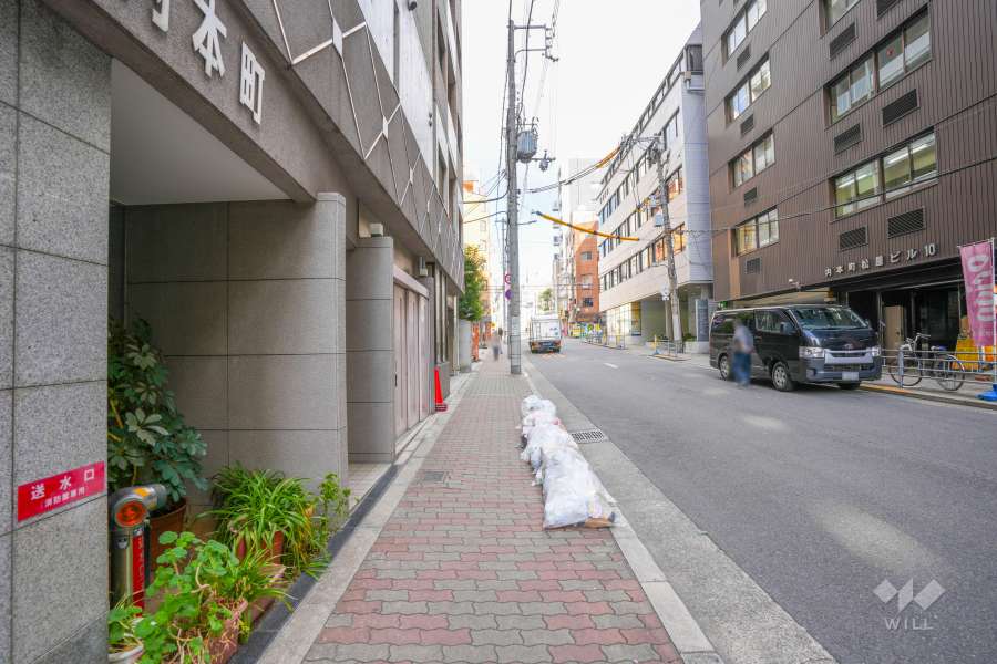 敷地の東側前面道路（南側から）