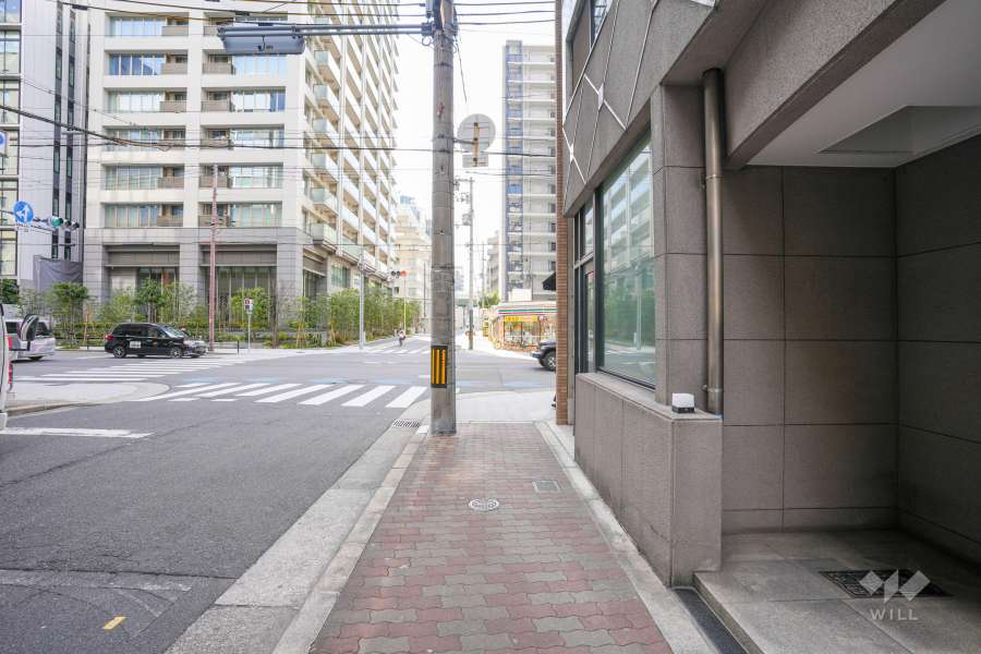 敷地の東側前面道路（北側から）