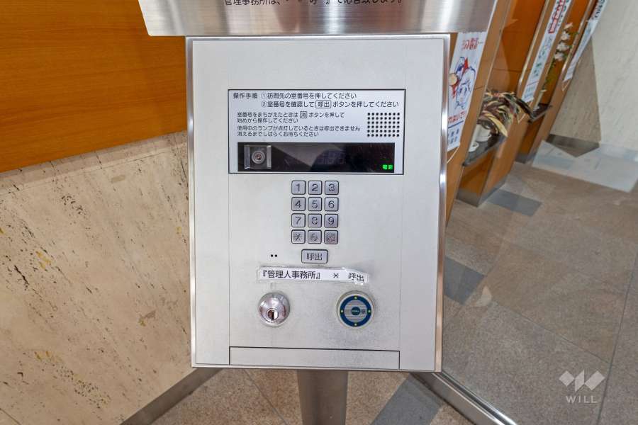 エントランスはオートロック付きです。
