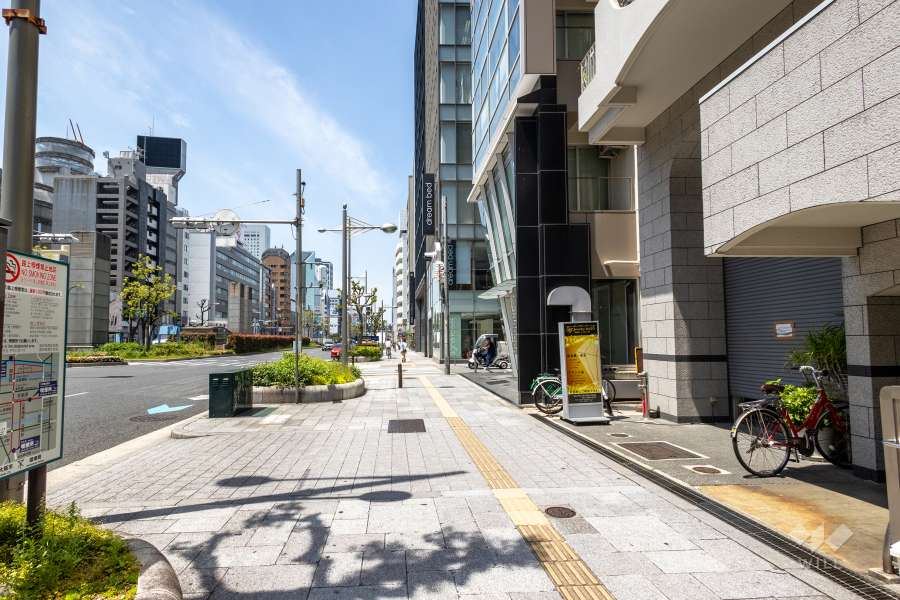 敷地南側の前面道路