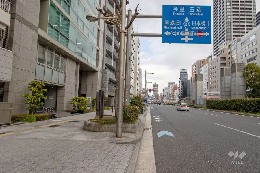 敷地南側の前面道路