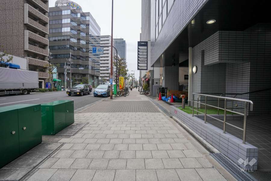 敷地西側の前面道路　