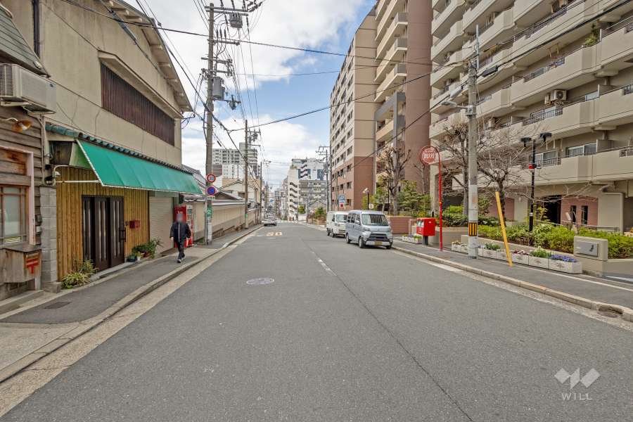 敷地南側の前面道路