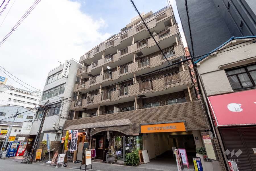 朝日プラザ心斎橋北の外観（南西側から）