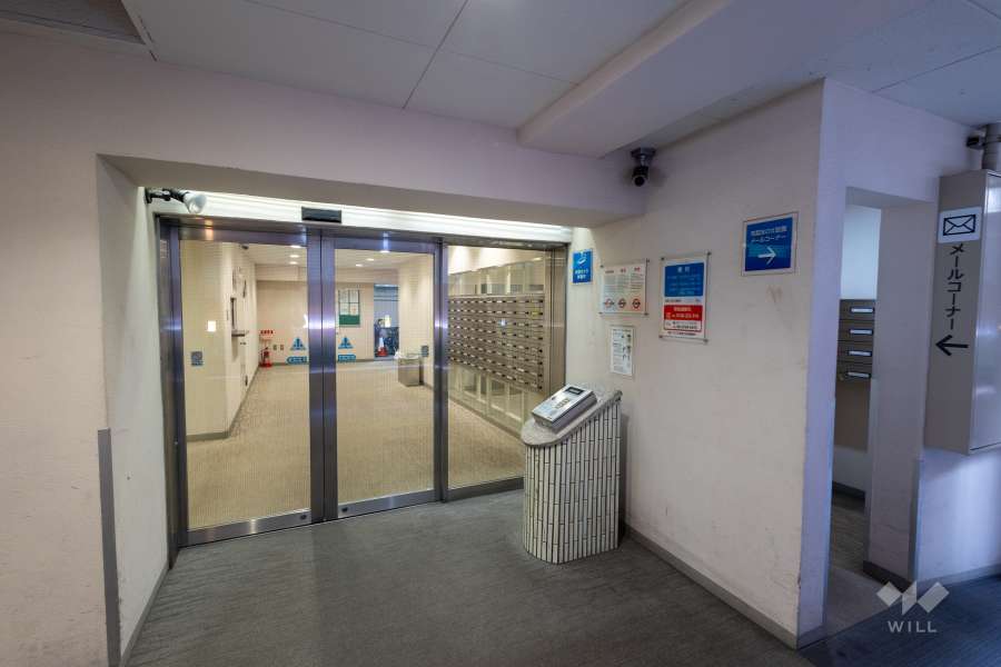 エントランスはオートロック付きです。