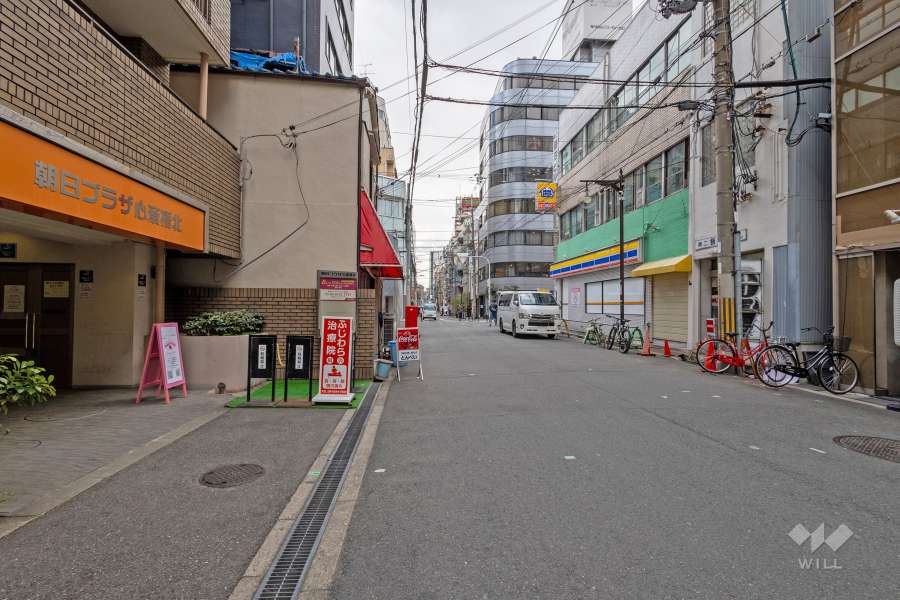 敷地の西側前面道路（北側から）
