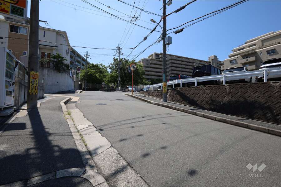 敷地北側の前面道路