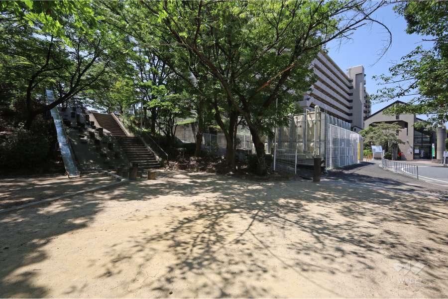 敷地に隣接して『山ノ原公園』があります。