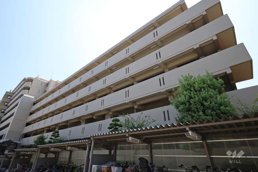 サンロイヤル箕面コスモ2号館の外観（北西側から）