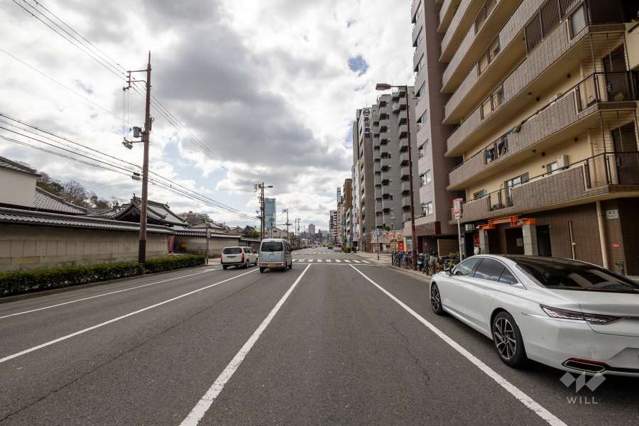 敷地の東側前面道路（北側から）