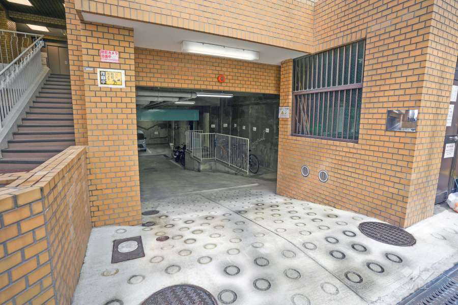 駐車場の出入り口（屋内平面式）