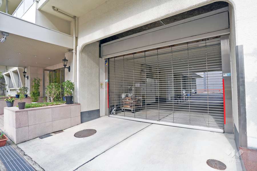 駐車場出入り口（リングシャッター付き）