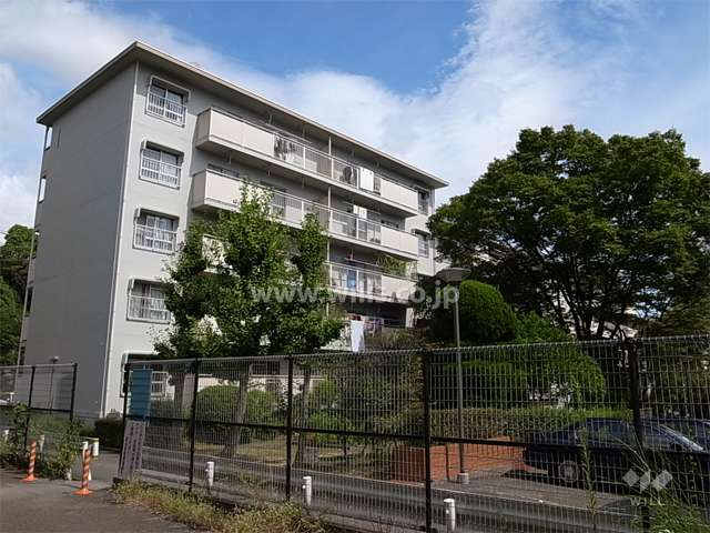 宝塚西山住宅1号棟の外観（南西側から）
