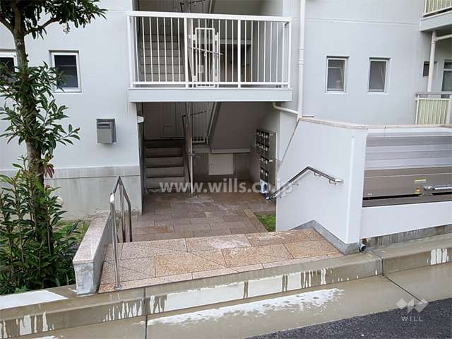 住戸入口（共用ポスト）