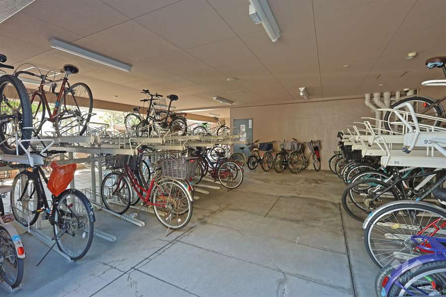 屋内に設けられた駐輪場