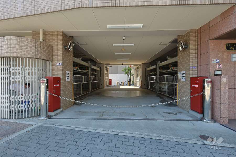 駐車場の出入り口（ロボットゲート付き）
