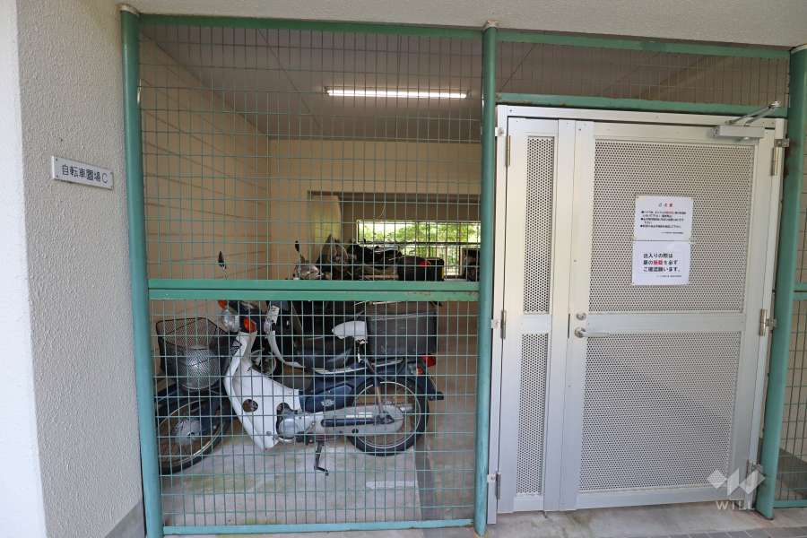 屋内に設けられた駐輪場