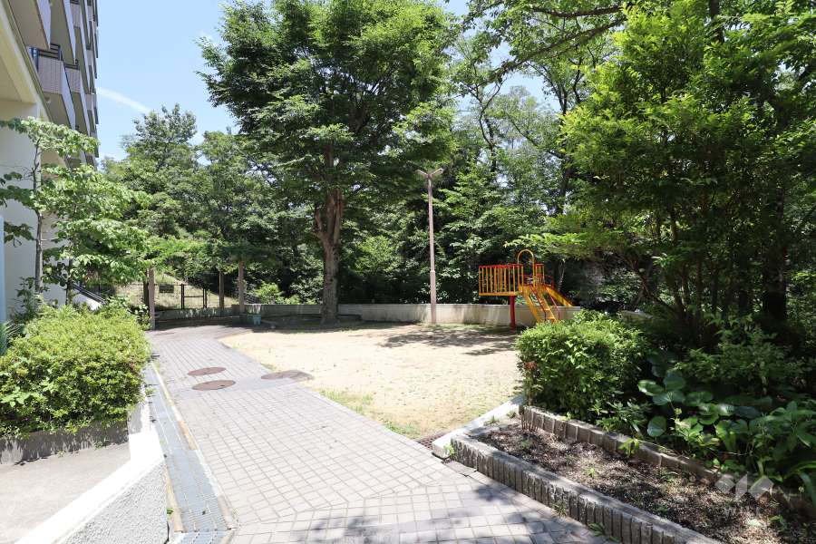 敷地南側に隣接する公園