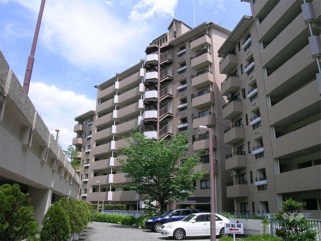 ルミナス箕面の森一番街１号棟の外観（北西側から）