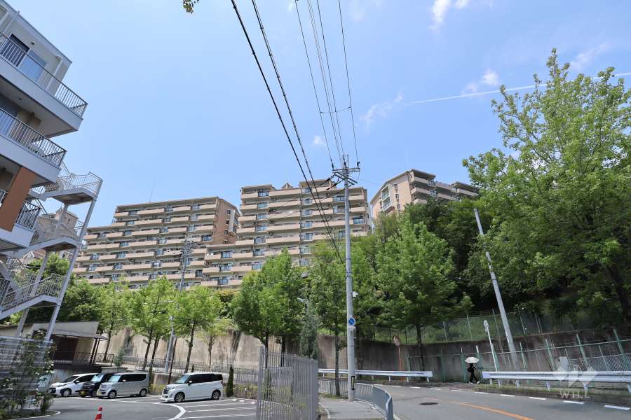 ルミナス箕面の森の遠景（南側から）