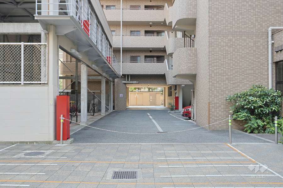 駐車場出入り口（北側・ロボットゲート付き）